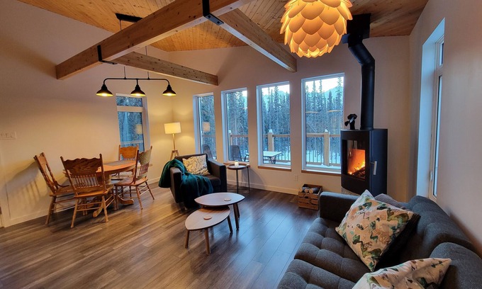 Haines Junction House | Cozy modern mountain home with views