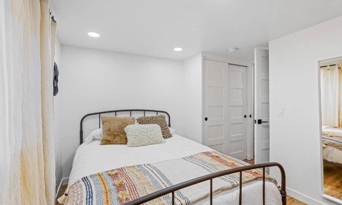 Sedona House | Cozy modern Sedona Cottage! With Hot Tub!
