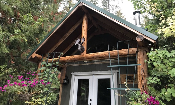 Sagle Cabin | Cozy Mountain Cabin/hot tub
