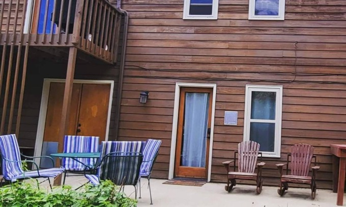 Coal Creek Ski Chalet | Cozy Mountain Getaway - 5 mins to Golden Gate State Park; 30 mins to Golden, CO