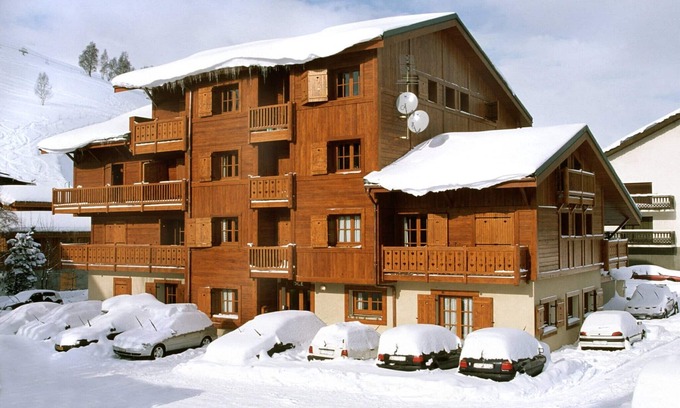 Les Deux Alpes Apartment | Cozy Mountain Stay for 4 guests