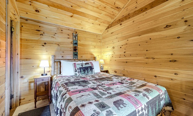 Thornton Apartment | Cozy, mountain-view cabin with fireplace, firepit, porch, WiFi & pool