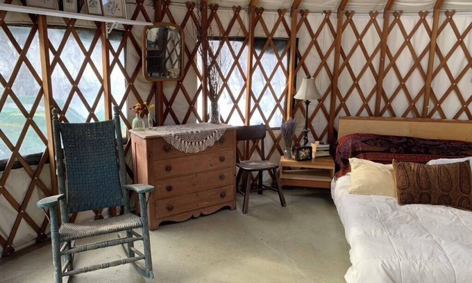 Monkton Apartment | Cozy mountain yurt on an organic farm