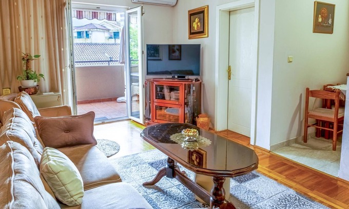 Velji Vinogradi Apartment | Cozy Nature View Flat Near Beaches in Budva