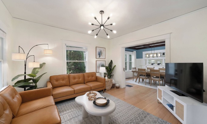 Corbett - Terwilliger - Lair Hill House | Cozy Oasis - 5BD/2BA Craftsman Home - Arcade- Near Oregon Zoo & Attractions
