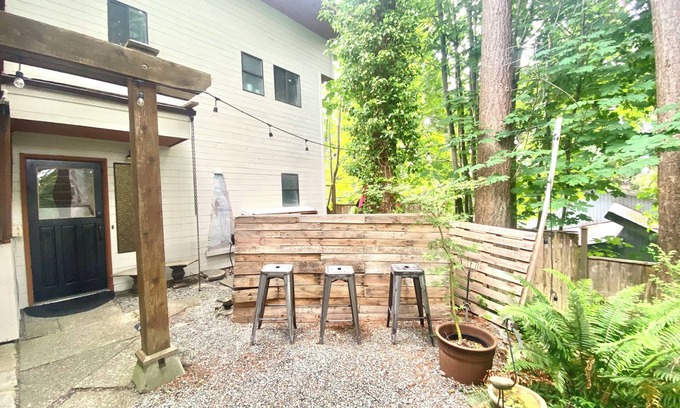 Campbell River Apartment | Cozy Ocean View Carriage Home
