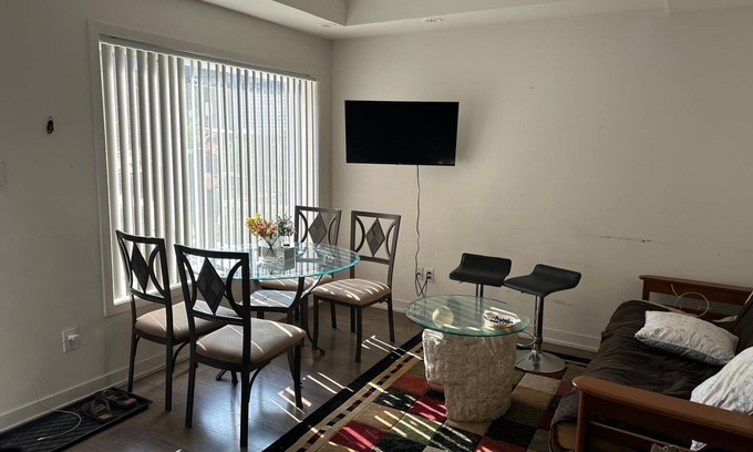 Agincourt House | cozy one bed room complete home