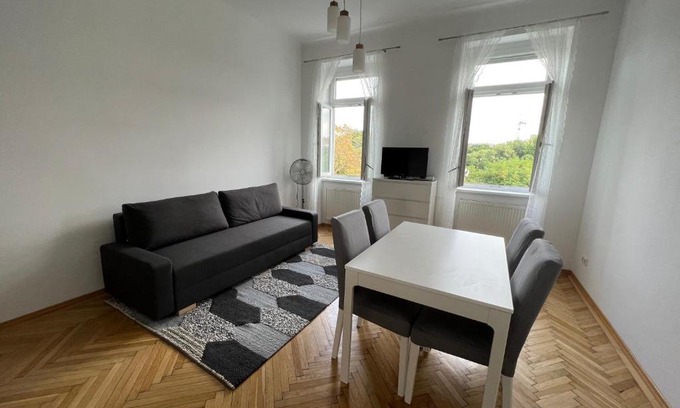 Stuwerviertel Apartment | Cozy one bedroom apartment with Park View