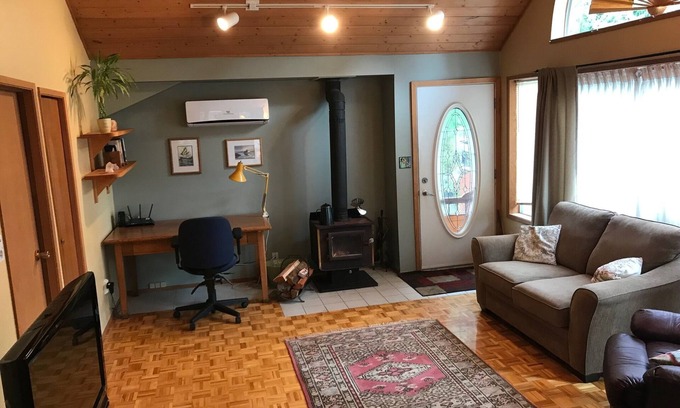 Pender Island House | Cozy & Peaceful Island Retreat