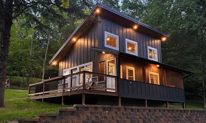 Osage Cabin | Cozy Peninsula Lake Cabin on 40 Acres