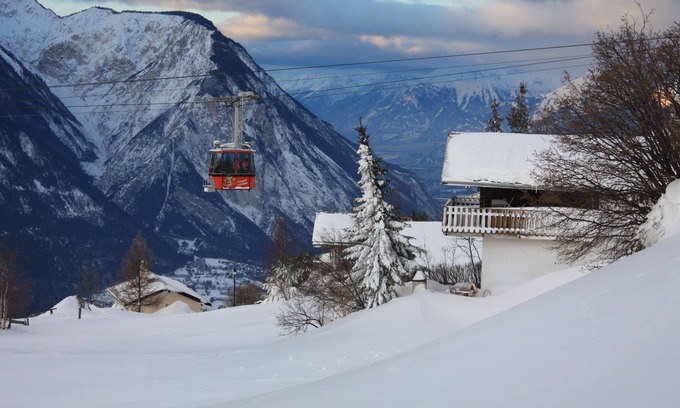 Gampel Apartment | Cozy penthouse in Swiss Chalet Style