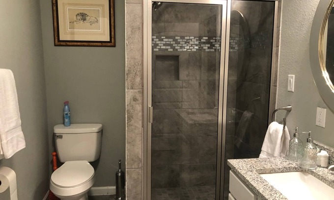 Willshire Terrace Cottage | Cozy, Pet friendly 1- bedroom cottage