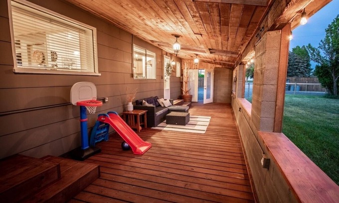 Ellensburg House | Cozy Pet-Friendly Cowboy House