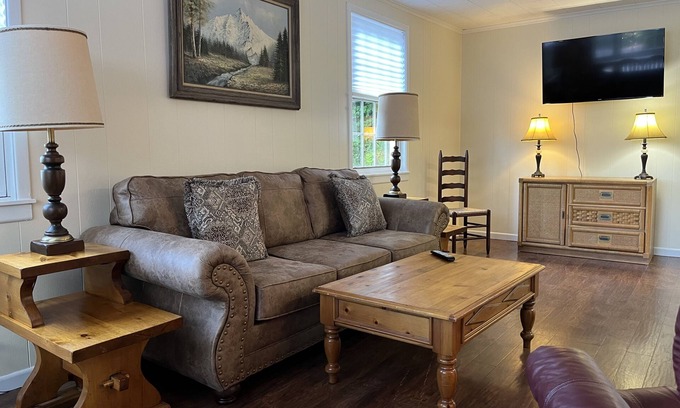 Berlin House | Cozy pet friendly (dogs) 2 Bedroom House in Berlin's Norwegian Village