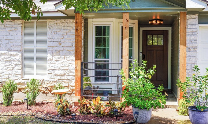 Copperfield House | Cozy pet friendly home, walking distance from the Walnut Creek Greenbelt!