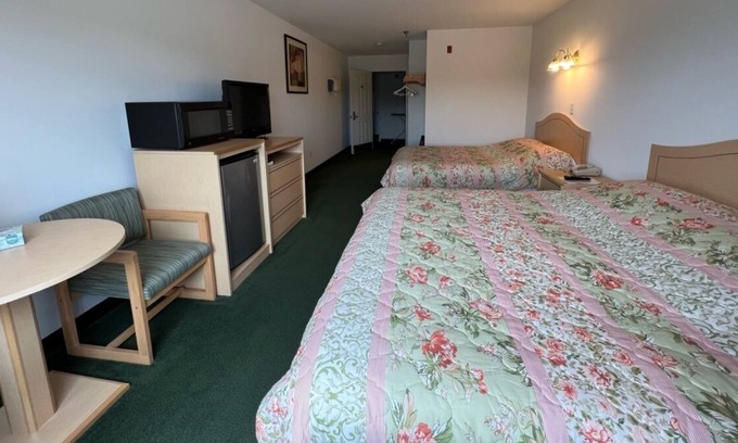 Red Bud Bed & Breakfast | Cozy Petite King + Queen Suite in a Friendly Town!