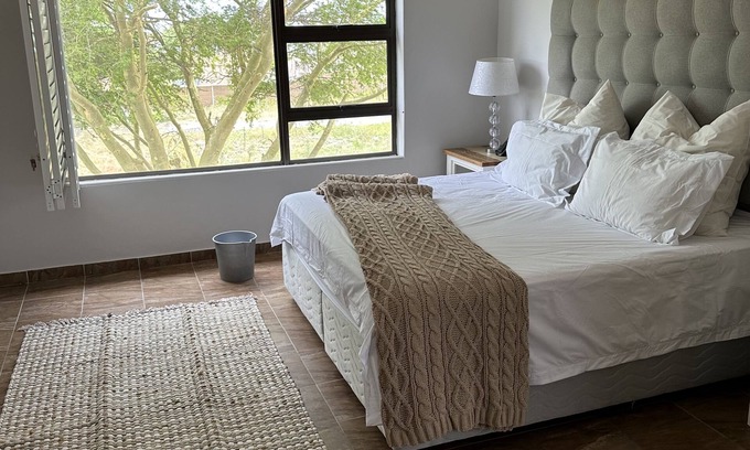 Parklands House | Cozy pool House in Capetown