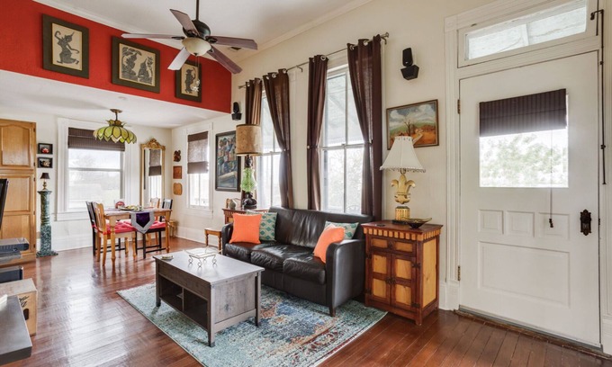 Southtown Apartment | Cozy & Private 1-Bedroom Apartment near downtown