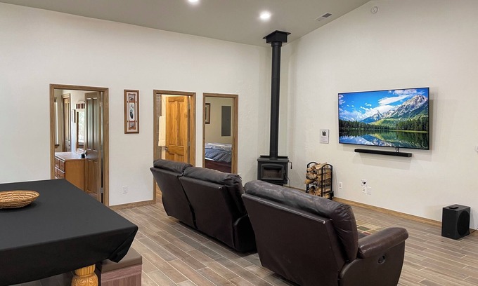 Regina Cabin | Cozy, private cabin up in the beautiful mountains of Regina, NM.