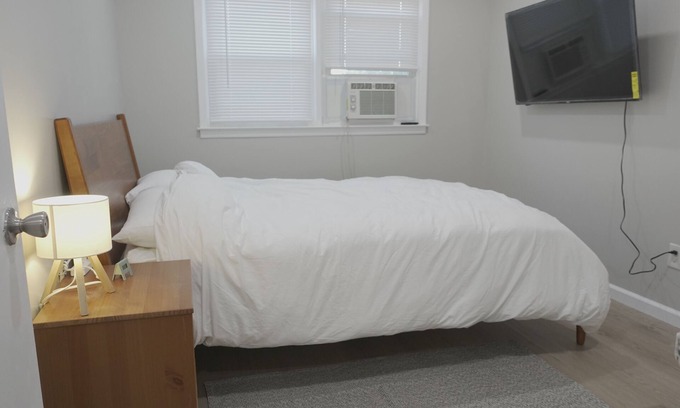 Jersey City Apartment | Cozy Private Room 4 in Modern Shared Apartment - 8 Minute Walk to Path NYC Train