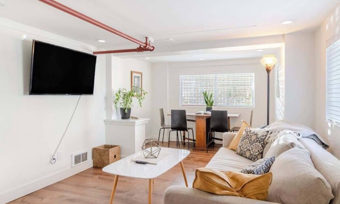 West Woodland Apartment | Cozy Private Urban Oasis: The Ballard Bungalow!