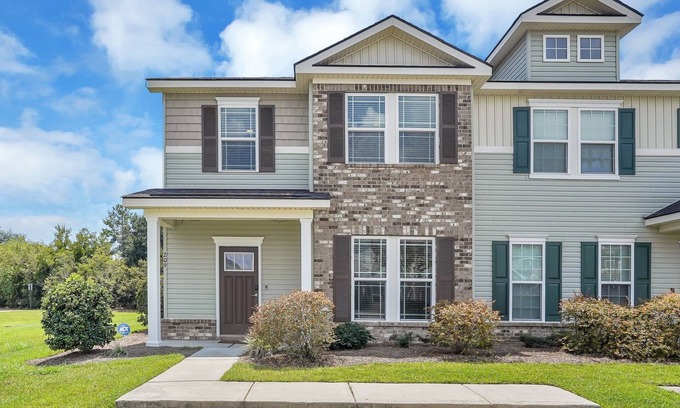Pooler House | Cozy Professional Townhouse