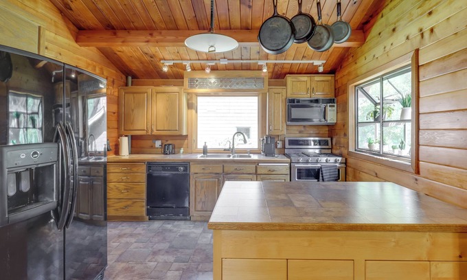Snowbird Cabin | Cozy Provo Retreat with a Charming Fireplace!