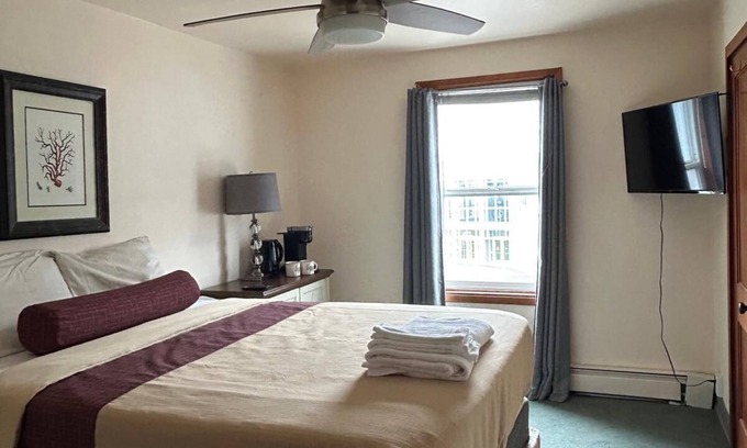 Seward Apartment | Cozy Queen Room-Prime Downtown Location