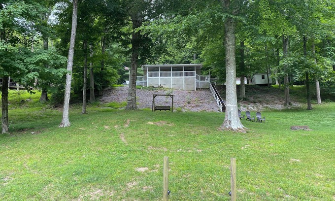 Penrod House | Cozy, Quiet Home on Lake Malone with private dock