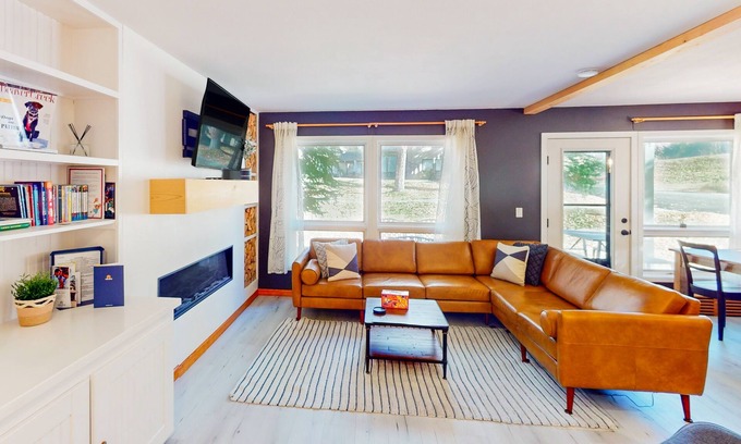 Eagle-Vail Apartment | Cozy, recently remodeled condo with patio, mountain views & W/D - near slopes