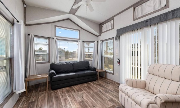 Port Isabel Cottage | Cozy Resort On The Bay, Pool, Fishing and Pets