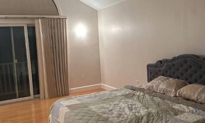 Sudbury Apartment | Cozy Retreat at an Adorable 5 Bedroom w/free parking/Hiking/River