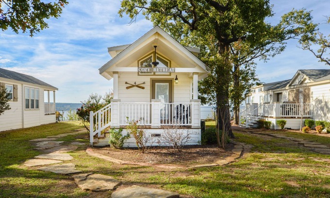 Sperry Cottage | Cozy Retreat at CrossTimbers Marina