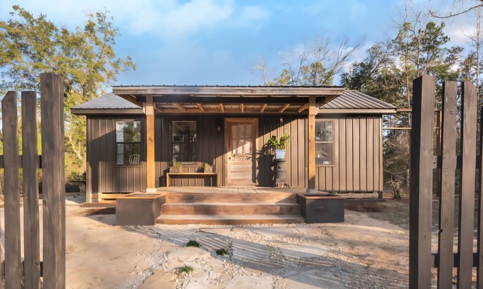 Marianna Cabin | Cozy Retreat Cabin Getaway