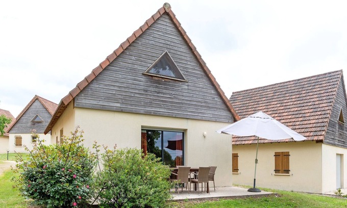 Lacapelle-Marival House | Cozy Retreat with Shared Pool