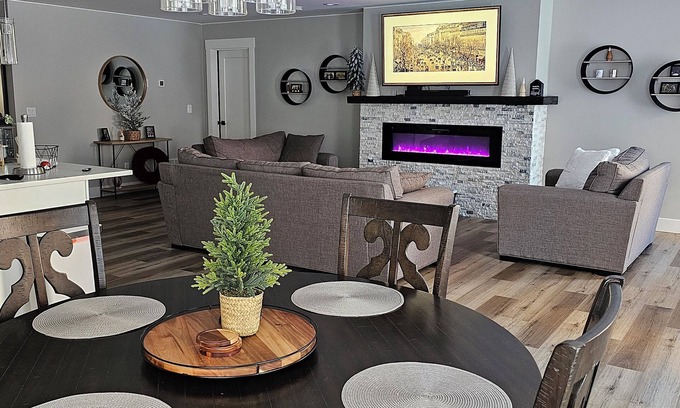Knik-Fairview House | Cozy Retreat in beautiful Wasilla Alaska. The Last Frontier awaits you.