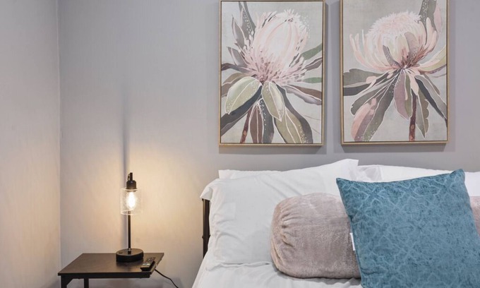 Franklin Park Apartment | Cozy Retreat Near O'Hare,Free Parking