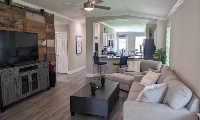 Leander House | Cozy Retreat Outside of Austin, great for families!