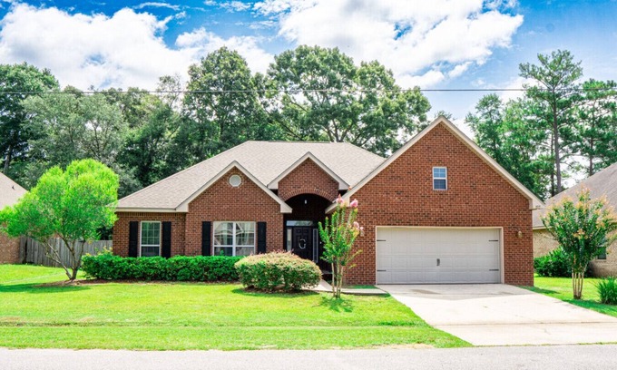 Crestview House | Cozy Retreat | Patio, Big Kitchen & Fishing Nearby