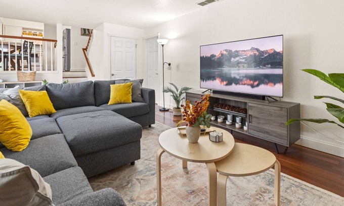 Rockrimmon House | Cozy Retreat w/Fireplace, Big Yard & Kitchen - 10 min to GotG and USAF!
