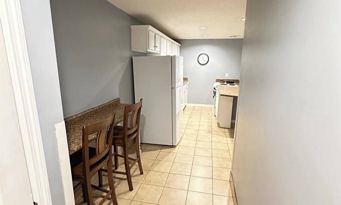 Franklin Apartment | Cozy Retreat Washer/Dryer Inside