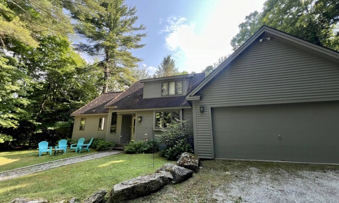 Forest Farms House | Cozy Retreat with Hot Tub Right Off the Master Bedroom!