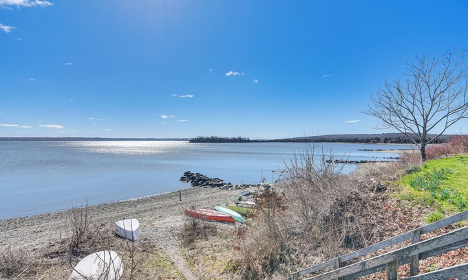 North Kingstown Cottage | Cozy Rhode Island Retreat w/Yard, Near Beaches!