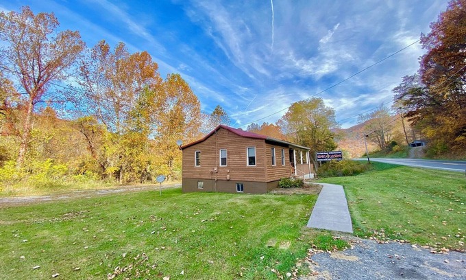 Seneca Rocks Cabin | Cozy river front log cabin close to, Seneca Rocks, Dolly Sods, Spruce Knob