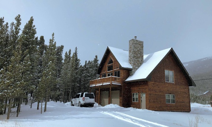 Saint Mary's Ski Chalet | Cozy Rocky Mnt. Chalet/Spa, private lake, close to Denver, RedRocks, Outdoor fun