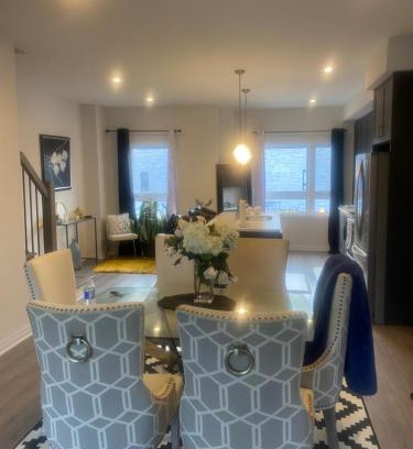 Cambridge House | Cozy room