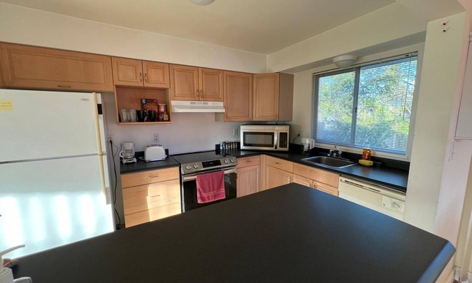 Delta Villa | Cozy room in a Private House/Villa in Delta, Surrey, British Columbia