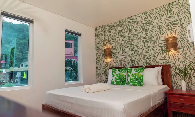 El Nido Hotel | Cozy room in El Nido, located at town center easy access to all.