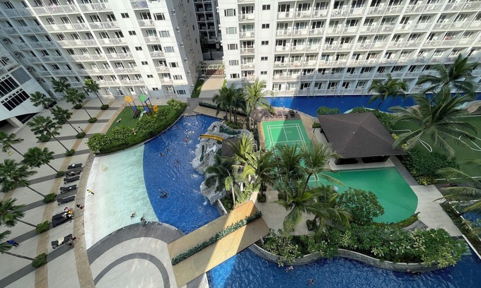 Barangay 76 Condo | Cozy Room in Modern Parañaque Condo With 2 Bedrooms