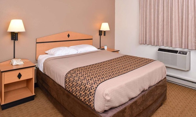 Atlantic Hotel | Cozy Room w/BBQ Grill and Grab-and-Go Breakfast Near East Nishnabotna River